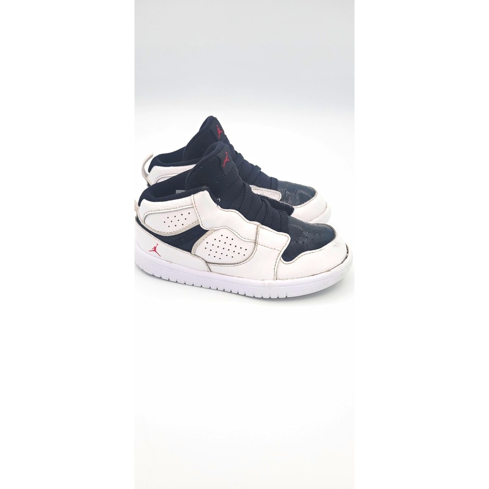 Jordan Unisex Kids US 10C Athletic Sneaker White Black Logo Accent